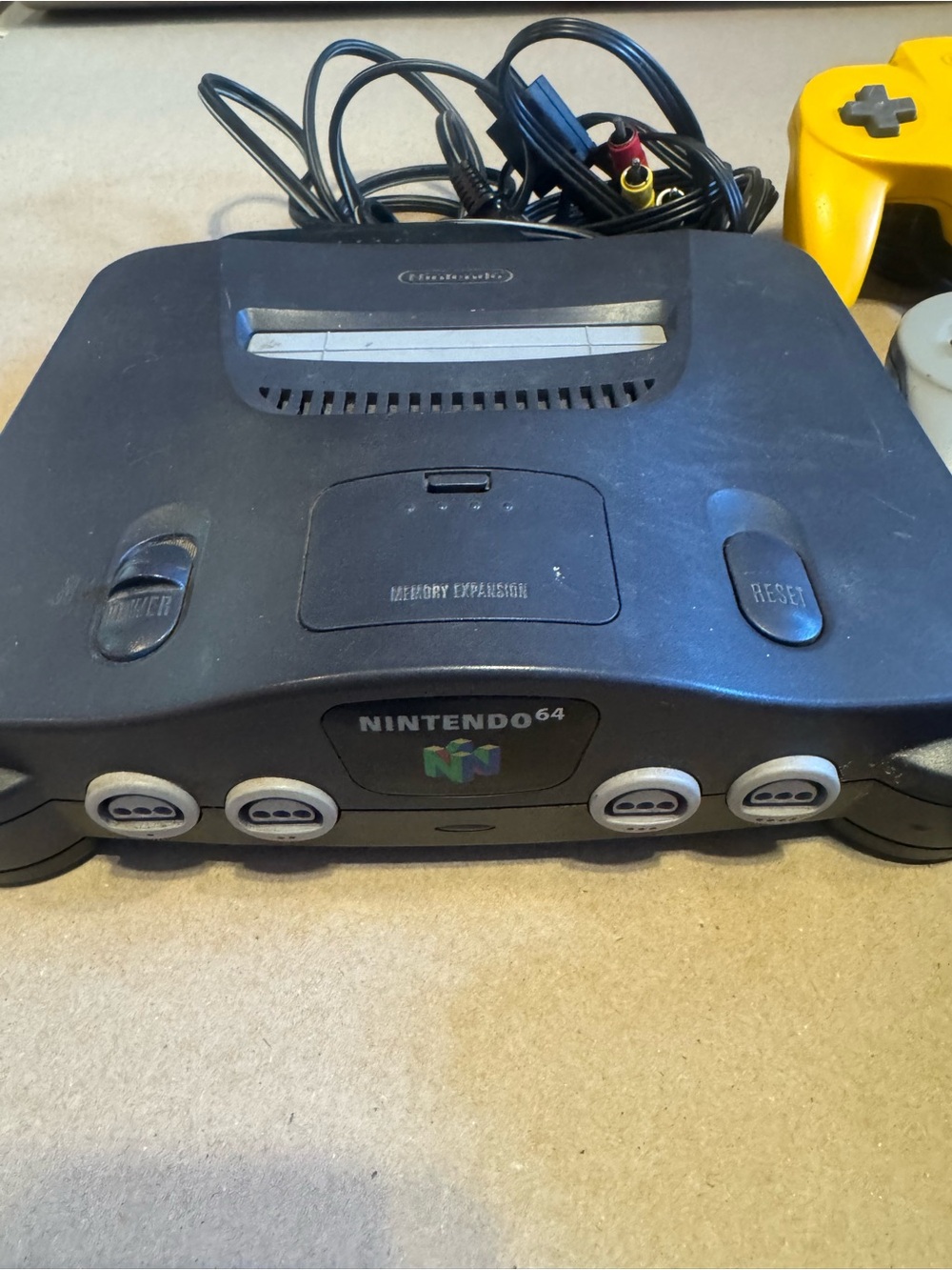 Nintendo 64 Console With Regular Memory Pack - Picture 2 of 5